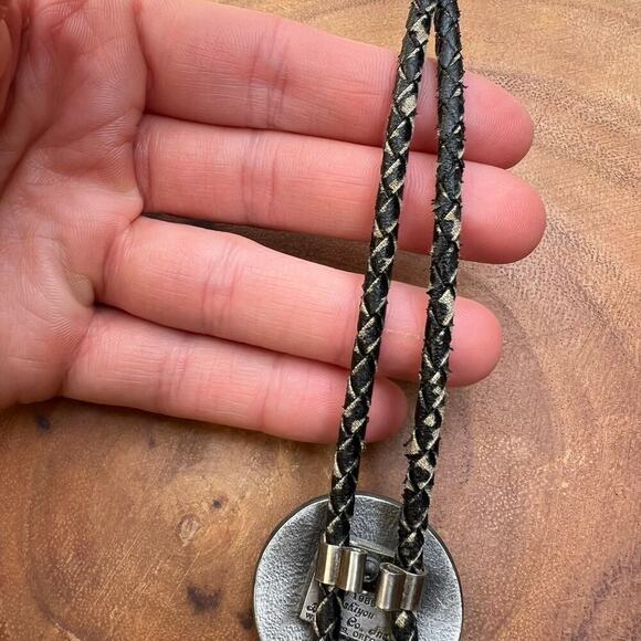 Siskiyiu USA Oregon 1989 Morgan Silver Dollar Western Genuine Leather Bolo Tie - Picture 4 of 10